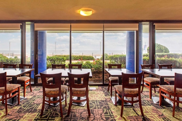 COMFORT INN AND SUITES OCEANFRONT (Virginia Beach)